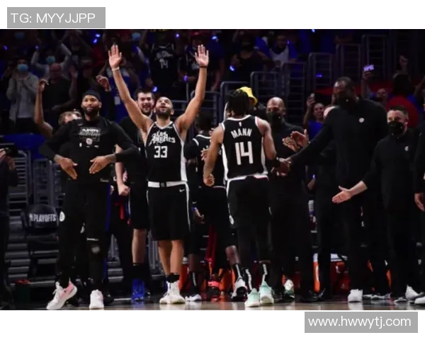 爵士客场激战开拓者全队爆发上演逆转好戏掀起新赛季最强对攻风暴